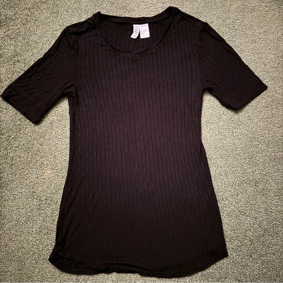 H&M Black Ribbed Viscose Short Sleeve Top - Size Small - Picture 1 of 3